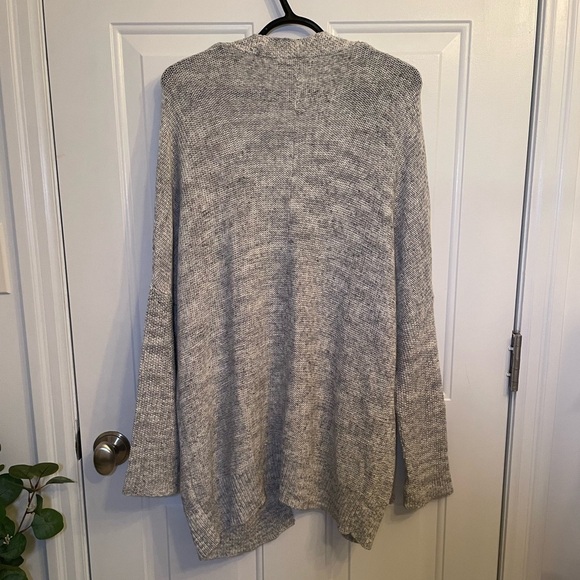 American Eagle - Lightweight Grey Cardigan - Size Medium - Picture 5 of 7